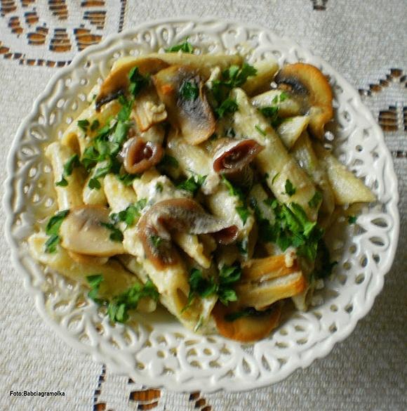 Penne w sosie śmietankowym z pieczarkami i anchovies