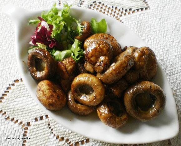 Pieczarki z czubricą