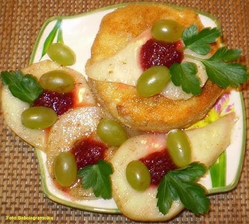 Camembert smażony z gruszkami
