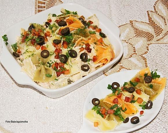 Farfalle z prostym sosem serowym