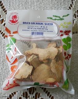Galangal - przyprawa z kłącza Alpinia, stosowana w kuchni tajskiej i indonezyjskiej