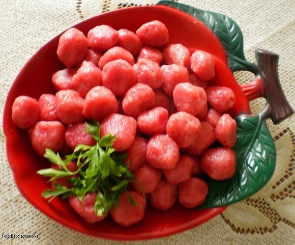 Czerwony groszek kopytkowy