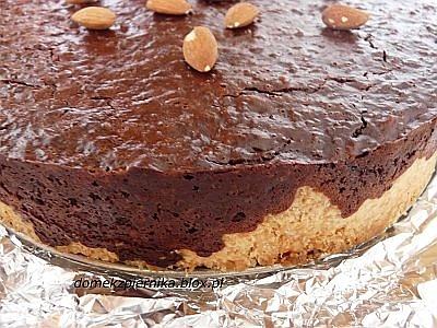 Ryżowa tarta czekoladowa z migdałami i cynamonem