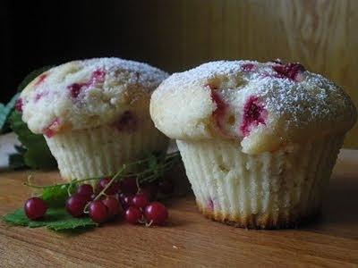 Muffinki z czerwonymi porzeczkami