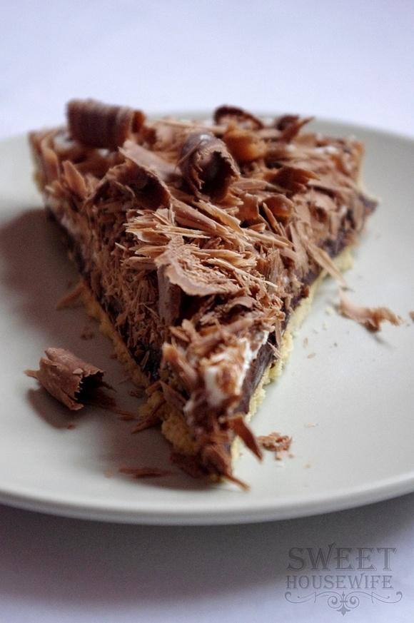 Podwójnie czekoladowa tarta z bitą śmietaną