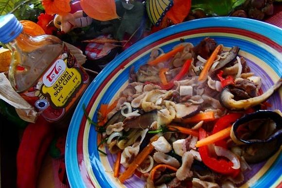 Pychotka z woka z polędwicą i makaronem razowym