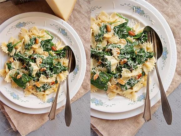 Makaron ze szpinakiem orzeszkami i parmezanem w 15 minut