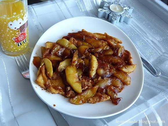 Omlet z karmelizowanymi jabłkami