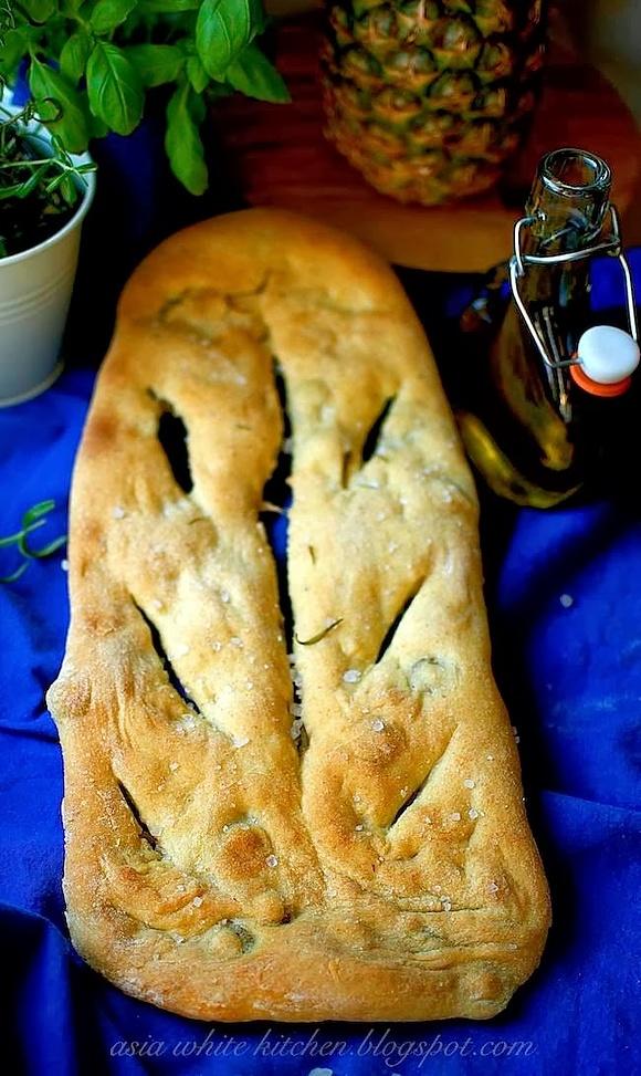 Marcowa piekarnia i Fougasse z oliwkami