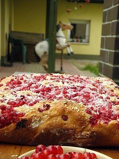 Ciasto drożdżowe z porzeczkami i kokosem