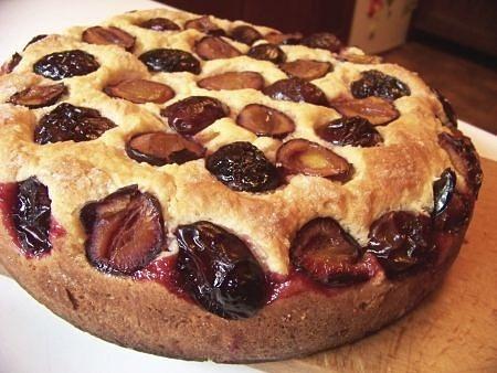 Ciasto drożdżowe ze śliwkami
