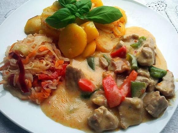 Smażone ziemniaczki z gulaszem