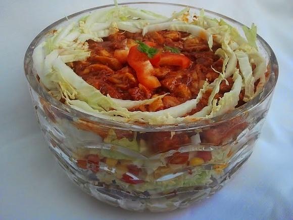 Sałatka gyros z fasolą
