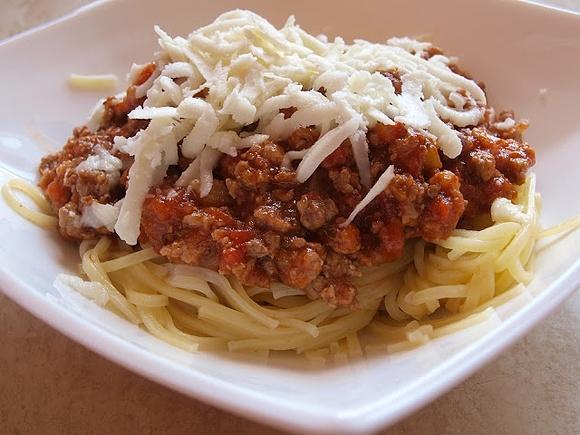 Spaghetti z sosem bolognese dla syna