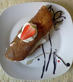Omlet z serem i truskawkami