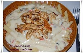 Makaron z sosem serowym i pieczarkami