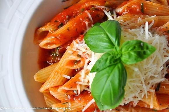 Penne al pomodoro z ziołami