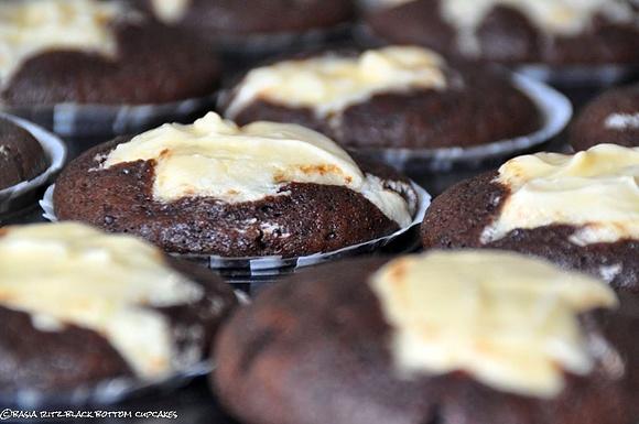 Black bottom cupcakes czyli najlepsze czekolado-muffinki z kremowym serkiem