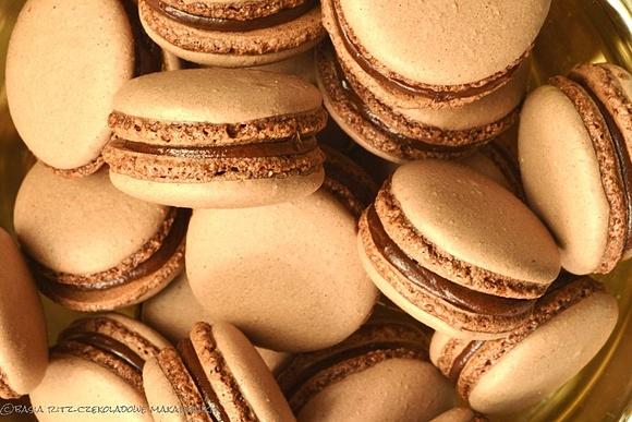 Francuskie makaroniki czekoladowe