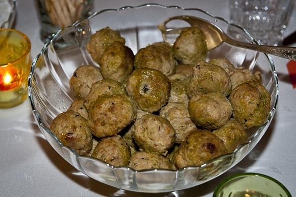 Delikatne pulpeciki miętowo-pomarańczowe z sosem tzatziki