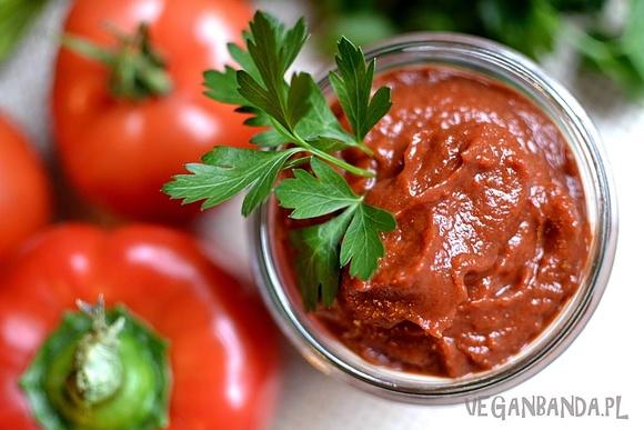 Domowy ketchup daktylowo-paprykowy