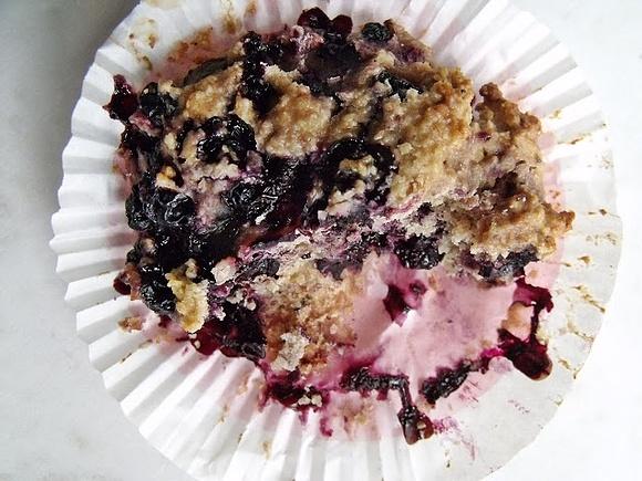 Wegańskie muffiny jagodowe – słodkie wypieki bez jajek i mleka