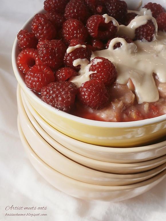 Owsianka gotowana z malinami i tahini