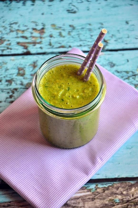 Smoothie ze szpinakiem i mango