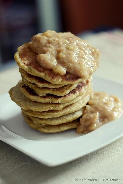 Owsiane pancakes z musem bananowo-cynamonowym