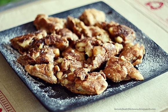 Omlet Kaiserschmarren z jabłkami, cynamonem i syropem klonowym