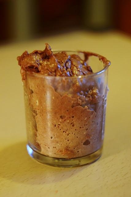 Ciasto czekoladowe ala brownie z mikrofalówki z mlekiem w proszku i wiórkami kokosowymi