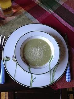 Zupa brokułowa z cheddarem