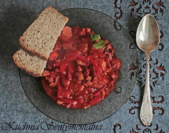 Leczo z kiełbasą chorizo