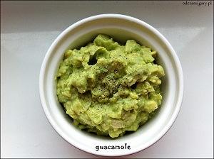 Guacamole - zielona pasta z awokado na przekąskę i śniadanie