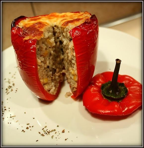 Papryka faszerowana mięsem, pieczarkami i ryżem