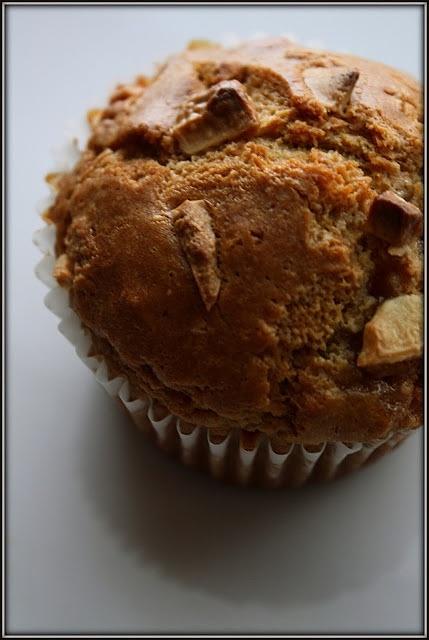 Muffinki z konfiturą czereśniową i białą czekoladą