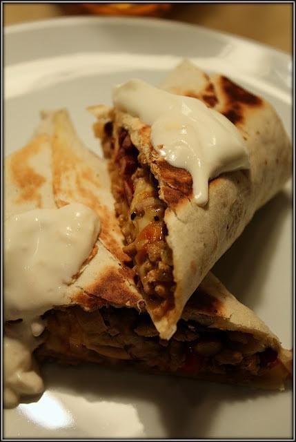 Burritos a’la Teofilas z serem – przepis na danie główne z mięsem i tortillami