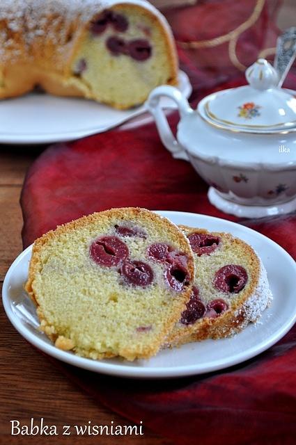 Babka z wiśniami
