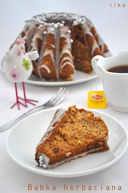 Babka herbaciana z rodzyinkami na święta wielkanocne