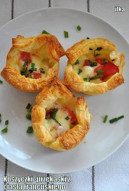 Koszyczki z ciasta francuskiego z nadzieniem na przekąskę