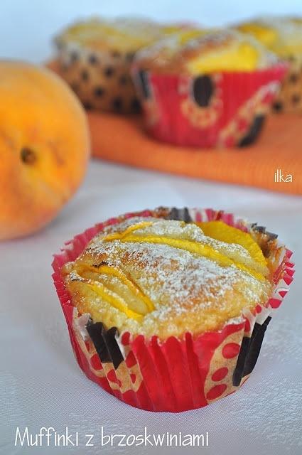 Muffinki z brzoskwiniami