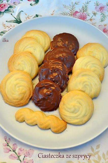Ciasteczka wyciskane ze szprycy z czekoladą