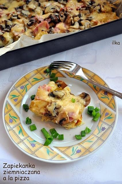 Zapiekanka ziemniaczana a la pizza z pieczarkami i szynką