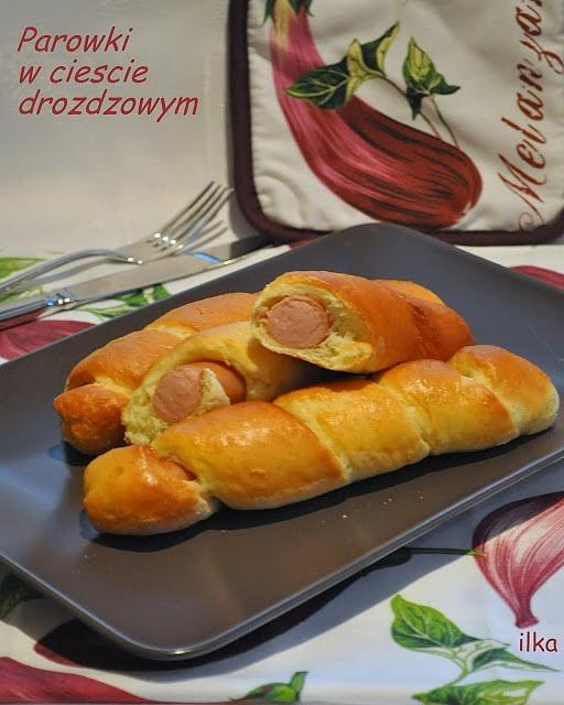 Parówki w cieście drożdżowym