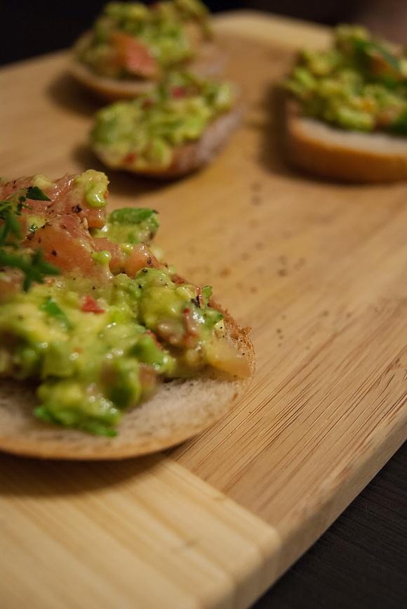 Guacamole kanapkowe z awokado i kolendrą