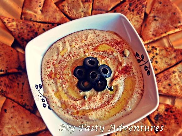 Hummus z pitą i chipsami