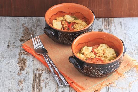 Bouyiourdì feta zapiekana z pomidorami i zieloną papryką