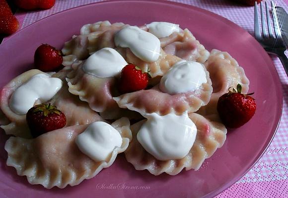 Pierogi z Truskawkami - przepis na letni deser