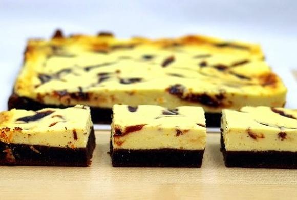 Sernikobrownie z pomarańczą i powidłami śliwkowymi