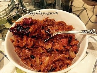 Niedrogi bigos z kapustą kiszoną i kiełbasą